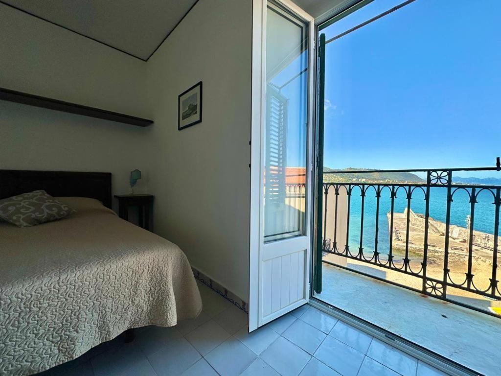 Molo Sea View Apartment Cefalù Exteriör bild