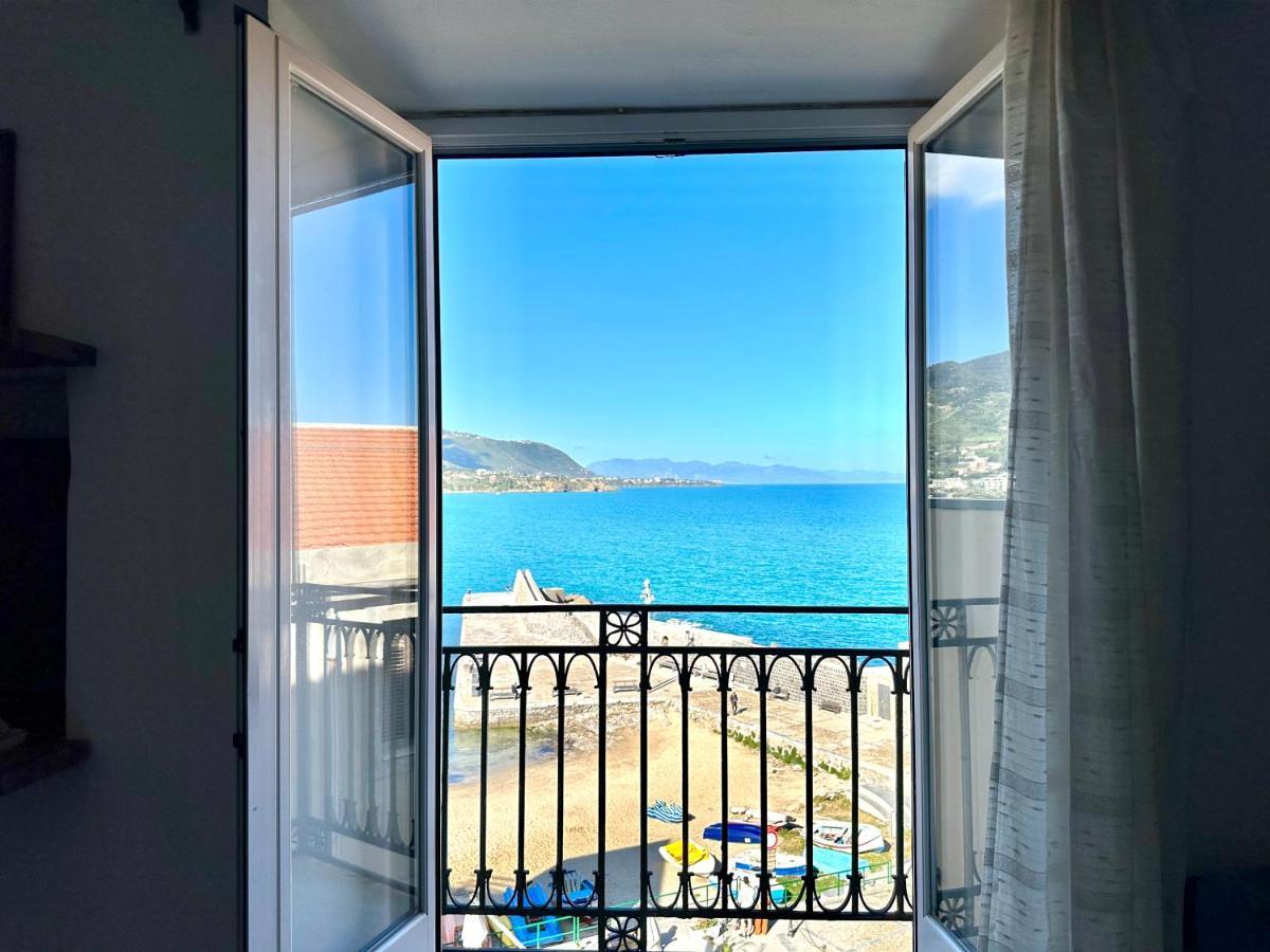 Molo Sea View Apartment Cefalù Exteriör bild